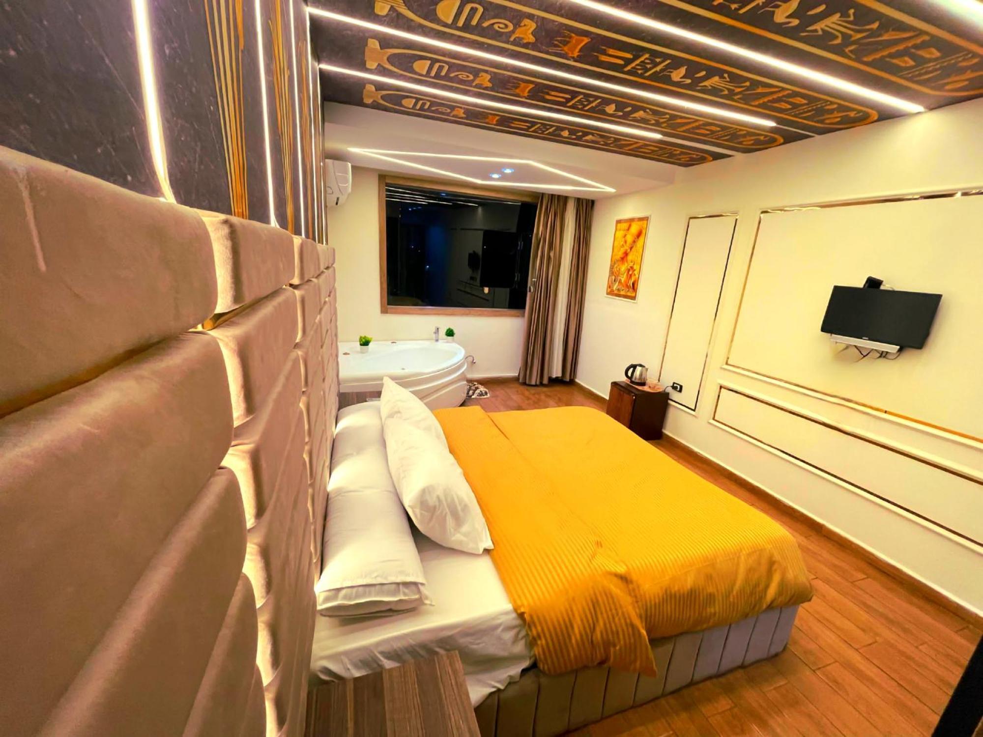 Pyramids Sun Temple View Hotel 3*